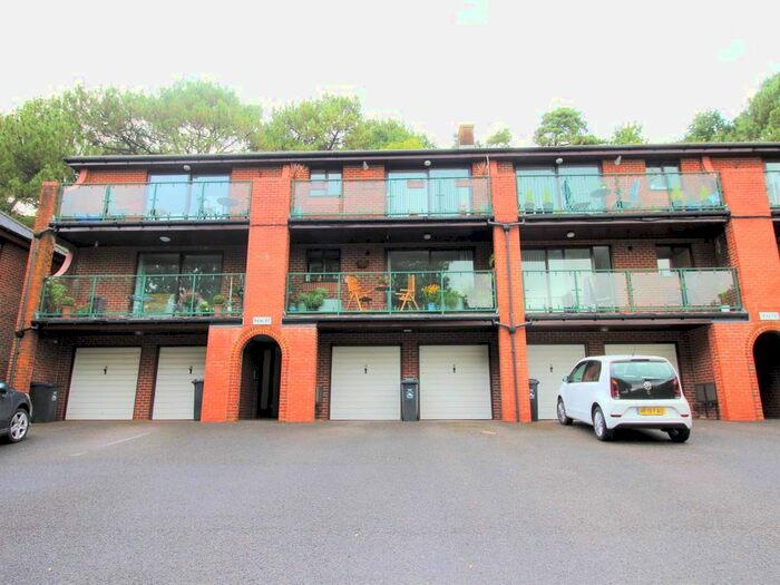 2 Bedroom Flat To Rent In Constitution Hill Gardens, Parkstone, Poole, BH14