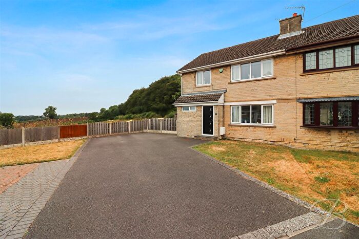 3 Bedroom Semi-Detached House For Sale In Ruthyn Avenue, Barlborough, Chesterfield, S43