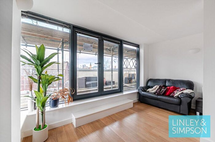 2 Bedroom Penthouse For Sale In Waterloo Court, Hunslet Road, Leeds, LS10