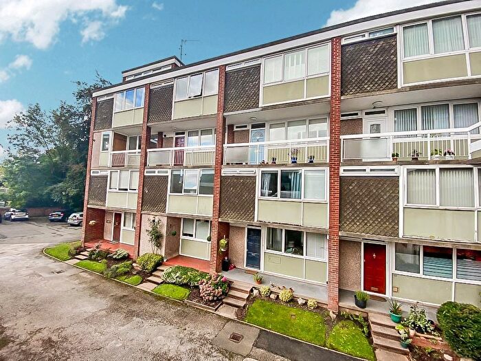 4 Bedroom Flat To Rent In Kenilworth Court, Styvechale, Coventry, CV3