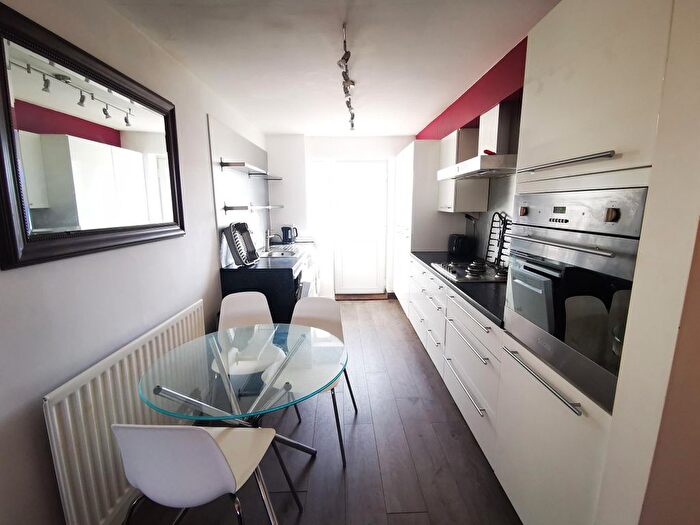 3 Bedroom Flat To Rent In St Georges Terrace, Newcastle Upon Tyne, NE2