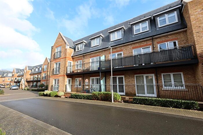 2 Bedroom Flat For Sale In Eden Road, Dunton Green, Sevenoaks, TN14