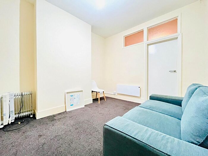 1 Bedroom Flat To Rent In Gowan Road, Willesden Green, NW10