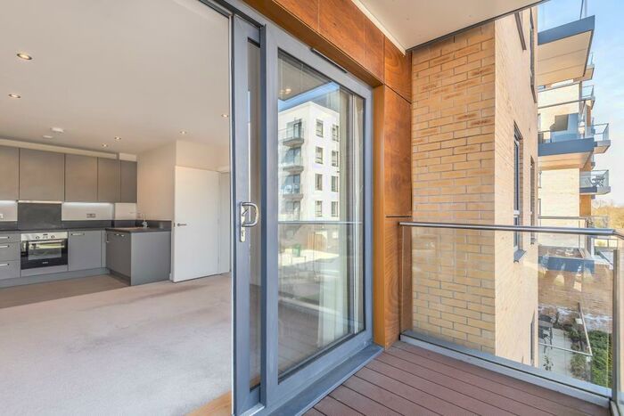 2 Bedroom Apartment To Rent In Kennet Island, Reading, RG2