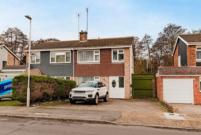 3 Bedroom Semi Detached House For Sale In The Knole, Faversham, ME13