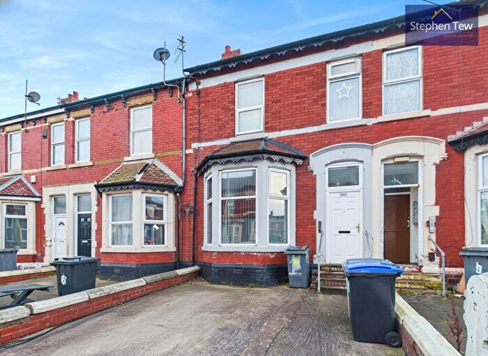 4 Bedroom Terraced House For Sale In Clevedon Road, Blackpool, FY1
