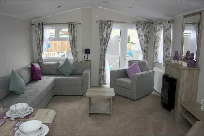 2 Bedroom Mobile/park Home For Sale In Main Road, Ventnor, PO38