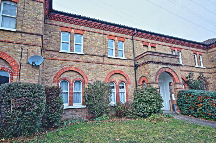 Flat To Rent In Knaphill, Woking, GU21