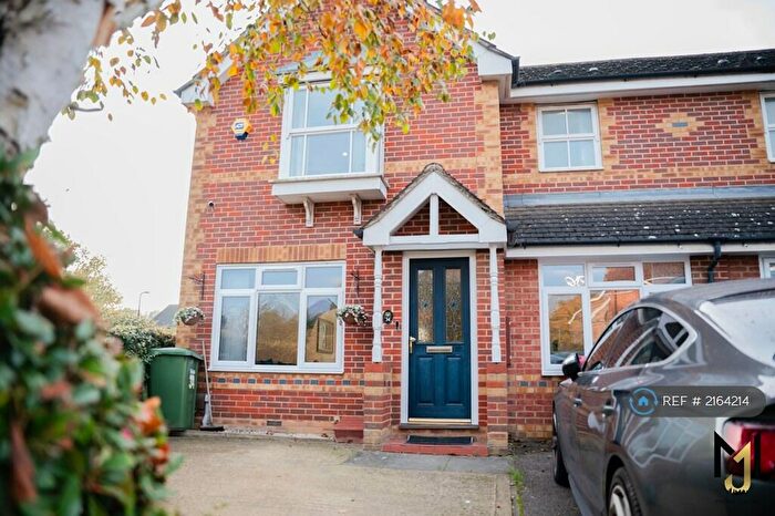 4 Bedroom End Of Terrace House To Rent In Eltham Avenue, Slough, SL1