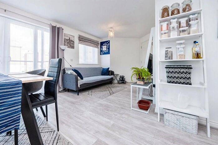 2 Bedroom Apartment For Sale In Traction Lane, Bedford, MK42