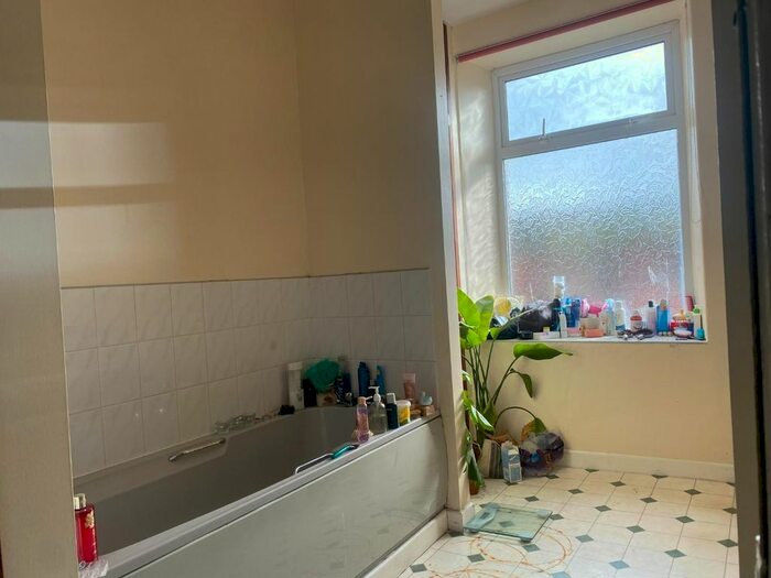 2 Bedroom Flat To Rent In Llys Hen Ysgol, North Road, Aberystwyth, SY23