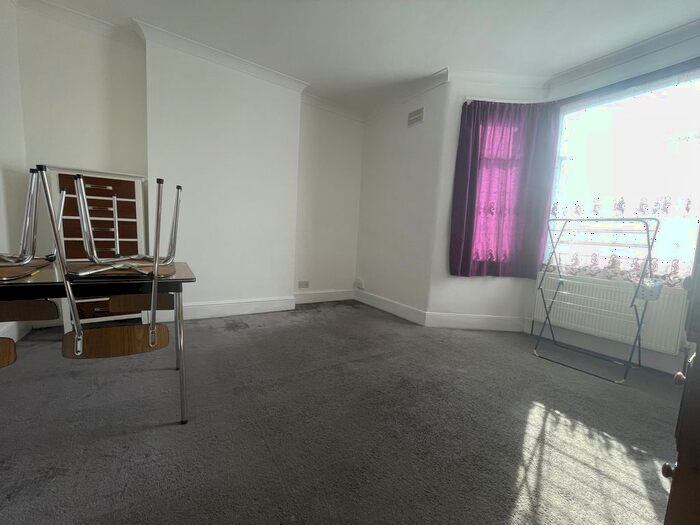 2 Bedroom Flat To Rent In Kingswood Road, Ilford, IG3