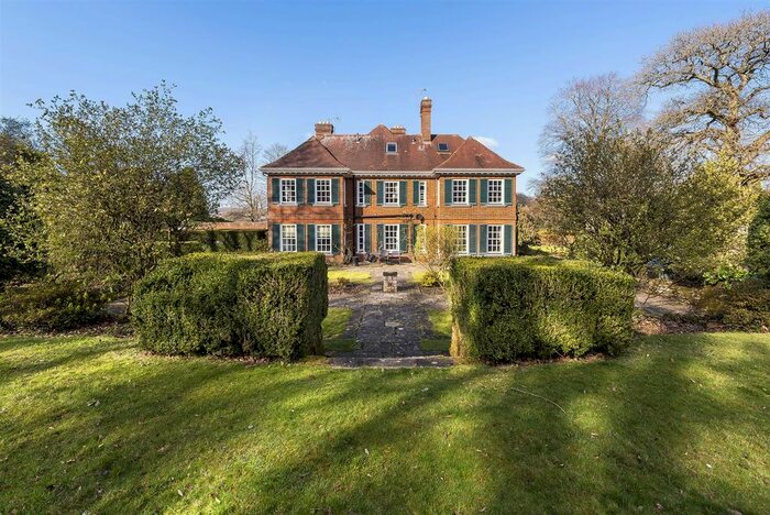 3 Bedroom Flat For Sale In Chart Lodge, Seal Chart, Sevenoaks, TN15