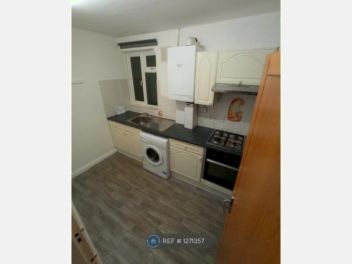 2 Bedroom Flat To Rent In High Street, Barkingside, Ilford IG6
