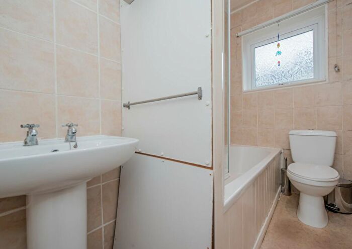 3 Bedroom Terraced House For Sale In Shirley Road, Tong Street, Bradford, BD4