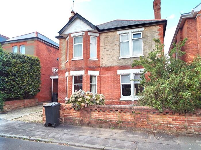 2 Bedroom Flat To Rent In Windermere Road, Bournemouth, BH3