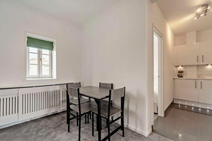 2 Bedroom Flat For Sale In Portpool Lane, London, EC1N - Photo 8