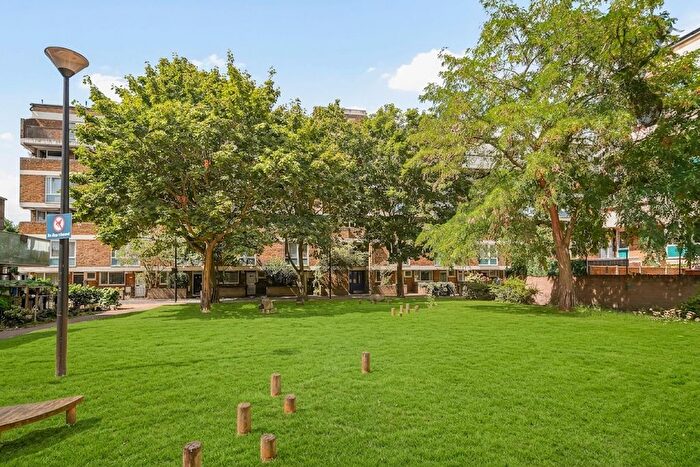 4 Bedroom Maisonette For Sale In Hitchin Square, London, E3