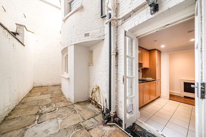 2 Bedroom Flat For Sale In Elvaston Place, South Kensington, SW7 - Photo 3