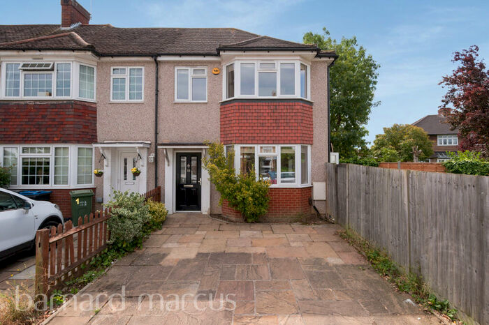 3 Bedroom House To Rent In Idmiston Square, Worcester Park, KT4