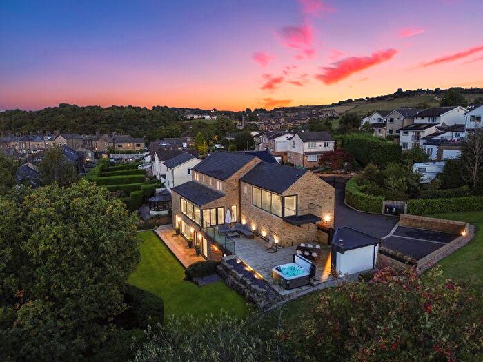 6 Bedroom Detached House For Sale In Sedge Grove, Haworth, BD22