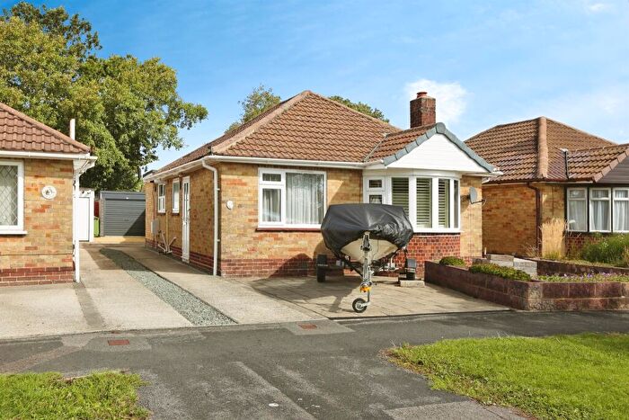 2 Bedroom Detached Bungalow For Sale In Oak Road, Fareham, PO15