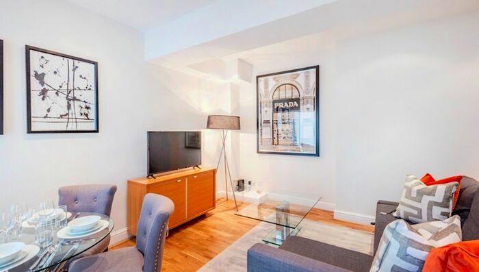 2 Bedroom Flat To Rent In Nottingham Place, Marylebone, London, W1U