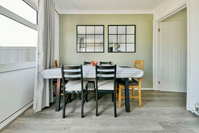 3 Bedroom Terraced House For Sale In Telford Avenue, Stevenage, Hertfordshire, SG2