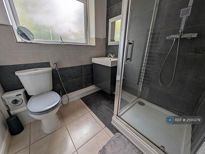 3 Bedroom Flat To Rent In Henleydale, Shirley, Solihull, B90