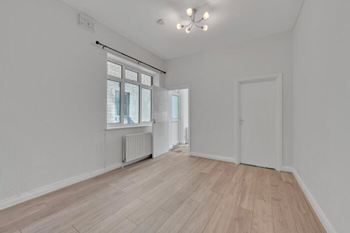 1 Bedroom Flat To Rent In Drake House, Stepney Way, Stepney Green, E1