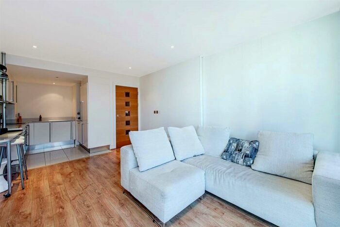 1 Bedroom Apartment To Rent In Howard Building, Queenstown Road, London, SW11