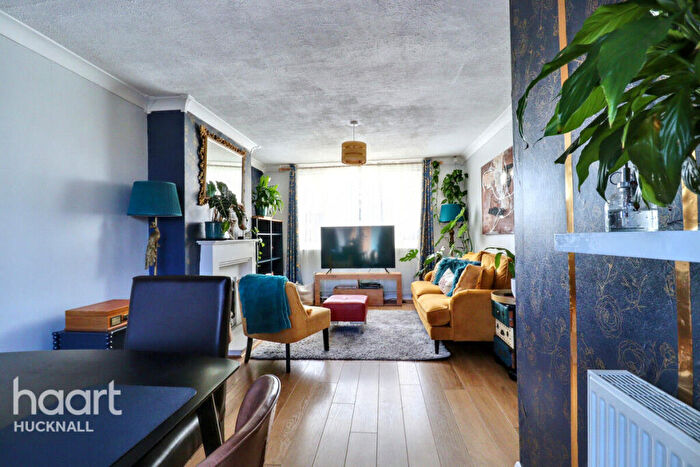 3 Bedroom Semi Detached House For Sale In Polperro Way, Nottingham, NG15