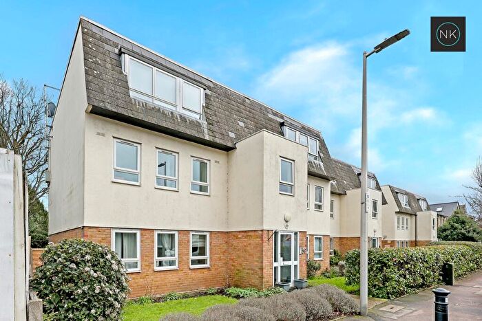 2 Bedroom Flat For Sale In Clover Court, Cleveland Road, South Woodford, London, E18