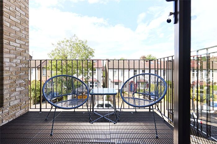 1 Bedroom Flat To Rent In Station Road, London, SW19