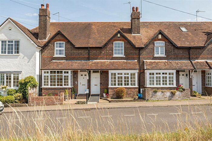 2 Bedroom Terraced House For Sale In Queens Road, Harpenden, AL5