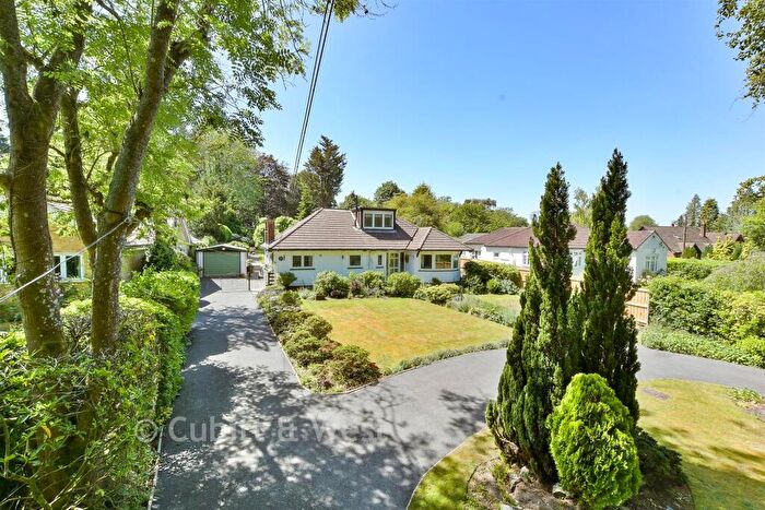 4 Bedroom Chalet For Sale In Ashurst Drive, Tadworth, Surrey, KT20