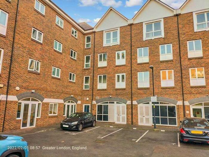 Garage / Parking To Rent In Canute House, Durham Wharf Drive, Brentford, TW8