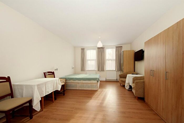 Studio To Rent In Uxbridge Road, W3