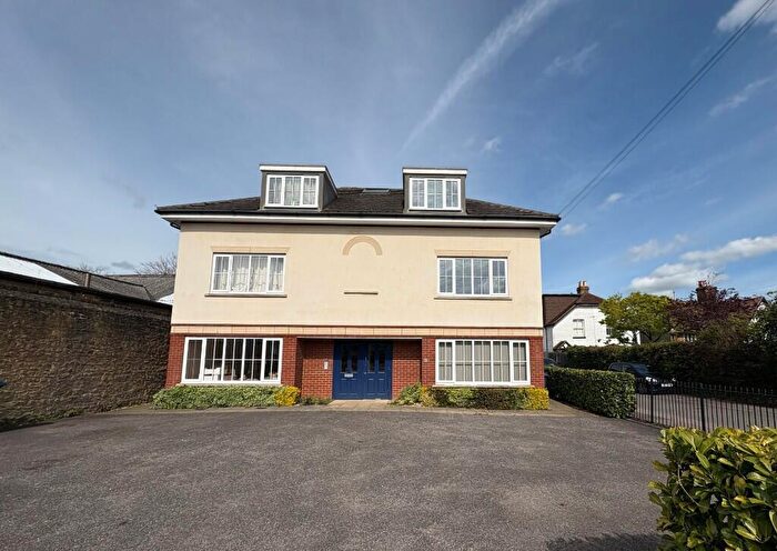 2 Bedroom Flat To Rent In Flat, Summers Road, Godalming, Surrey, GU7