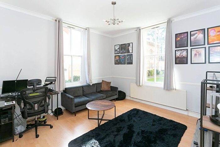 1 Bedroom Flat To Rent In Leavesden Court, Watford, Abbots Langley, WD5