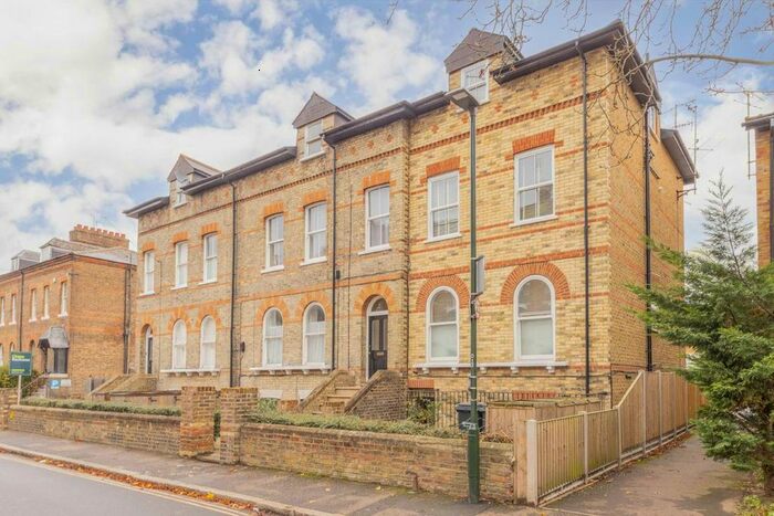 2 Bedroom Flat To Rent In Queens Road, Twickenham, TW1