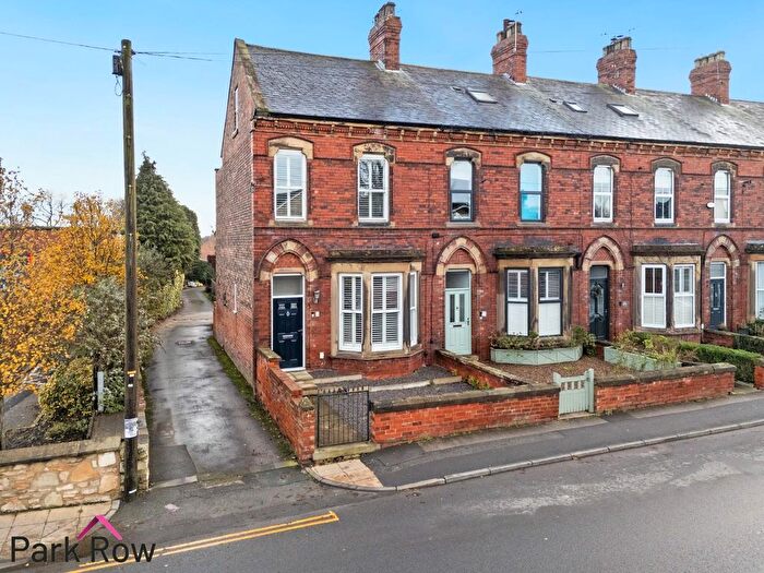 3 Bedroom End Terrace House For Sale In Low Street, Sherburn In Elmet, Leeds, LS25