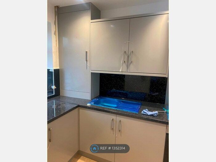 2 Bedroom Flat To Rent In Maidstone Road, Gillingham, ME8