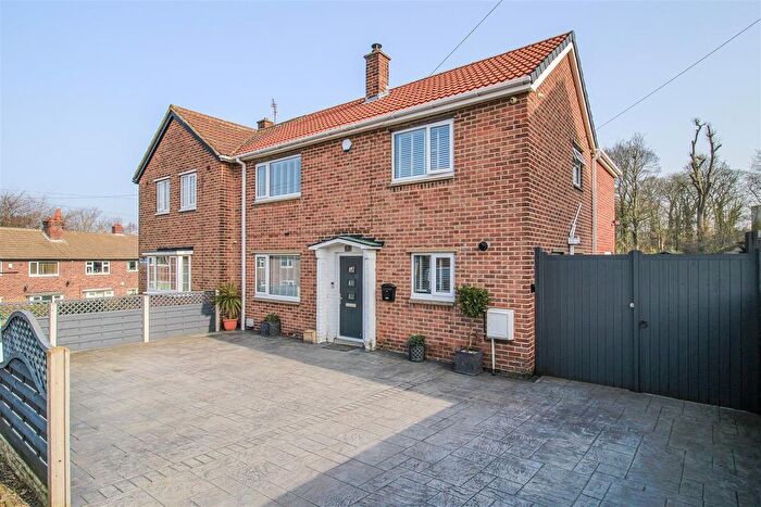 4 Bedroom Semi Detached House For Sale In Handsworth Road, Wakefield, WF2