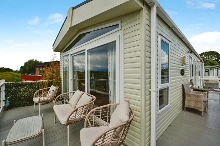 2 Bedroom Park Home For Sale In Wainfleet Bank, Wainfleet, Skegness, PE24