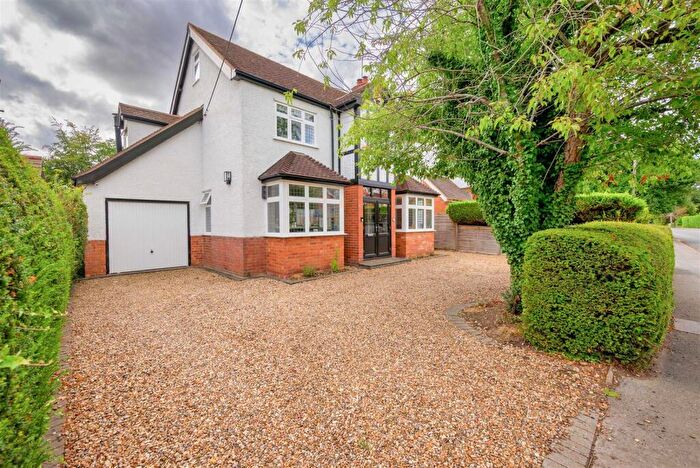 5 Bedroom Detached House For Sale In Kennylands Road, Sonning Common, RG4