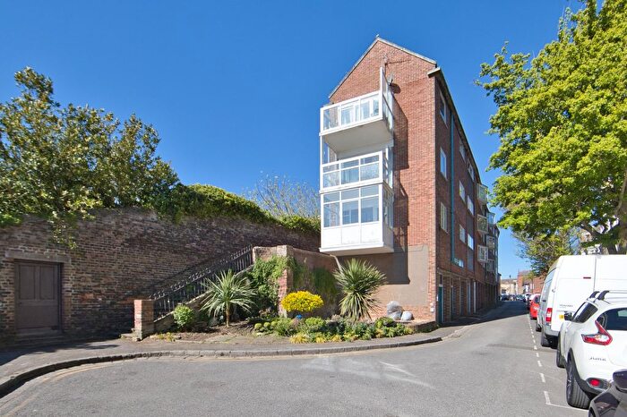 2 Bedroom Flat For Sale In The Parade, Folkestone, Kent, CT20