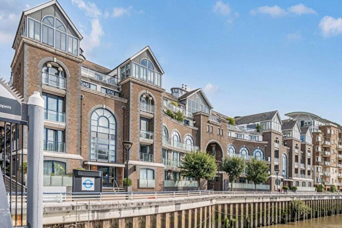 3 Bedroom Flat To Rent In Ivory House, Battersea, London, SW11