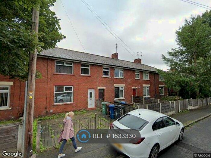 3 Bedroom Terraced House To Rent In Connaught Avenue, Whitefield, Manchester, M45