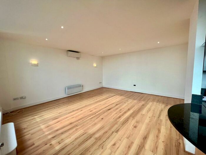 3 Bedroom Apartment To Rent In Brecon House, Gunwharf Quays, PO1